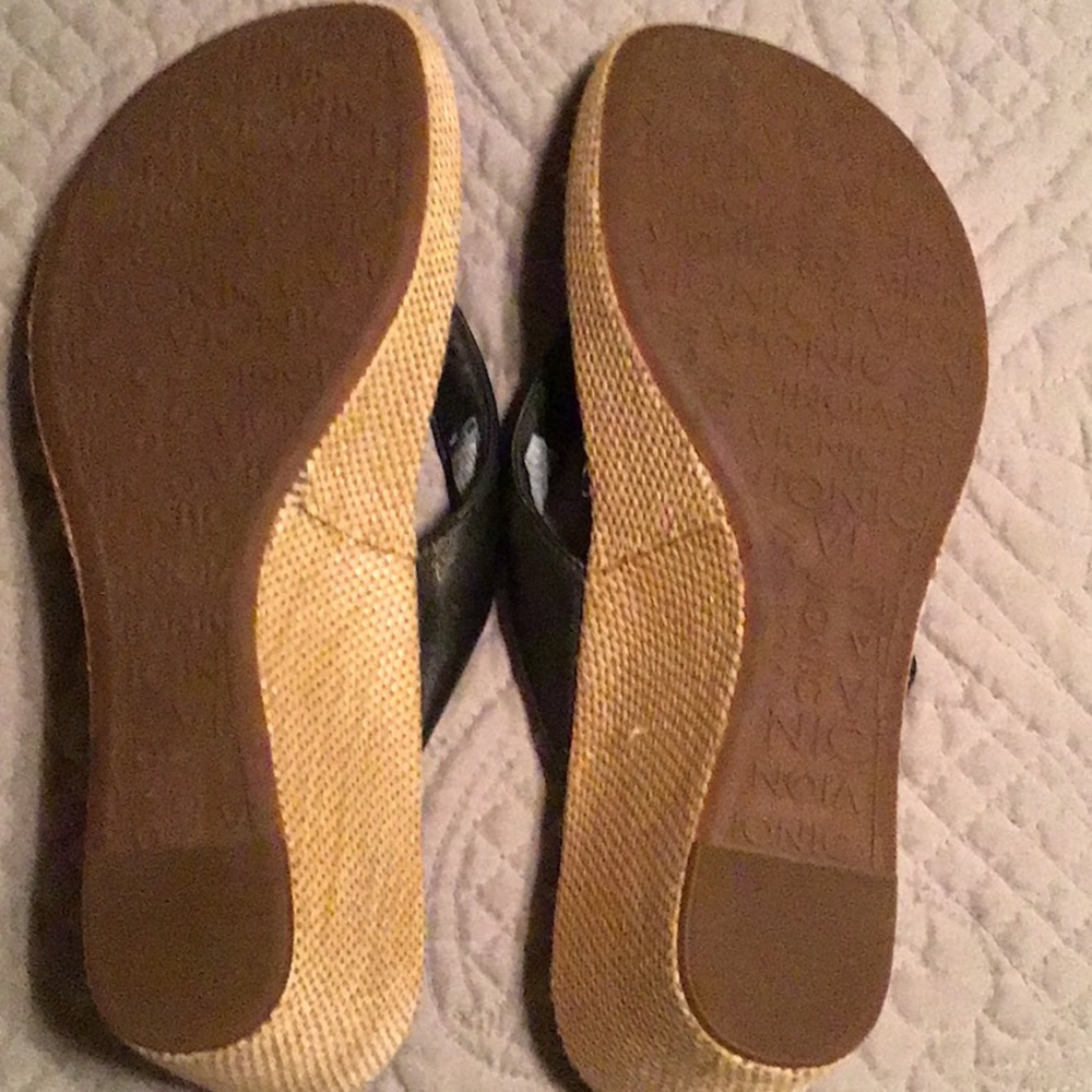 Vionic platform wedge flip flop thong sandals - Picture 3 of 3